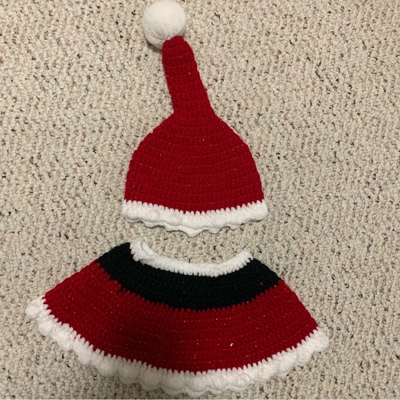 ✨2/$15 3/$20✨ Baby Santa Outfit - Picture 4 of 5